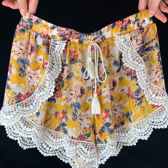 floral shorts - Picture 3 of 4